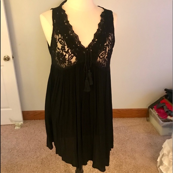 Umgee Tops - NWT Umgee lace & gauze black tunic / dress, size L